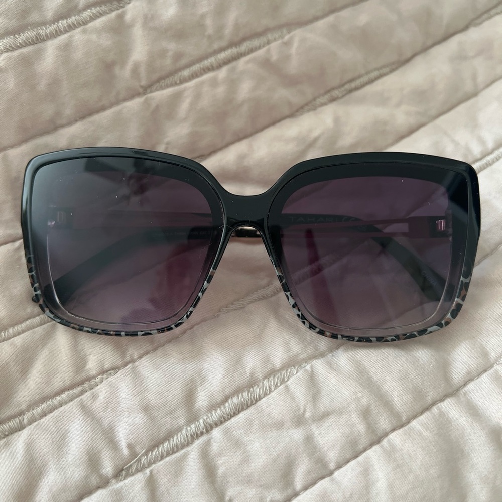 Tahari Sunglasses - Picture 5 of 5